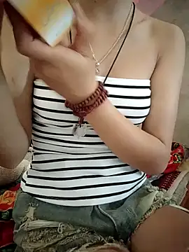 Snapshot of candy_bobo chatting on 05-15-26, 07:50 candy bobo online show from 05-15-26, 07:50