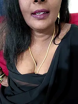 Snapshot of Sunitha-tamilponu chatting on 06-01-26, 04:28 Sunitha-tamilponu online show from 06-01-26, 04:28