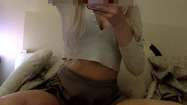 Snapshot of sluttybambiii chatting on 06-16-26, 07:52 sluttybambiii online show from 06-16-26, 07:52