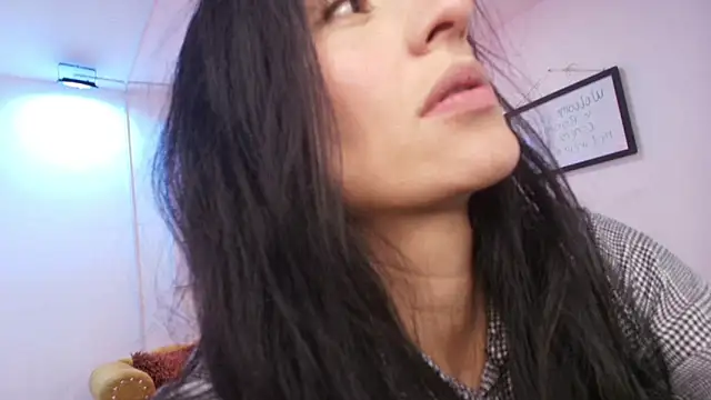 Snapshot of Antonella_rivers chatting on 05-11-26, 01:01 Antonella rivers online show from 05-11-26, 01:01