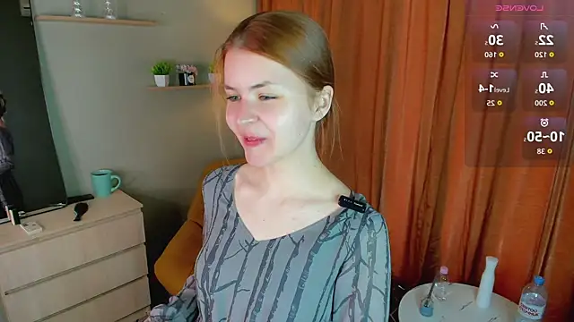 Snapshot of LeyaBloom chatting on 05-19-26, 10:22 LeyaBloom online show from 05-19-26, 10:22