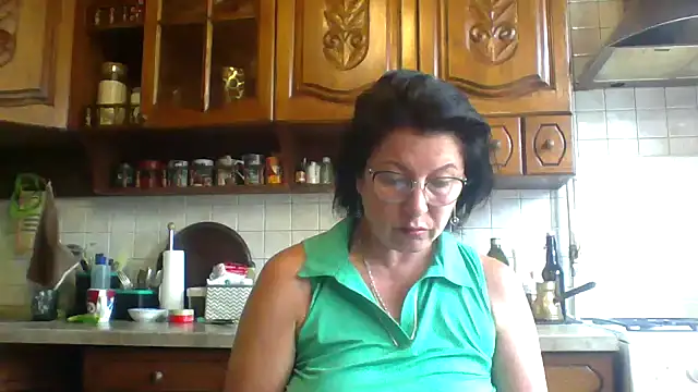 Snapshot of Fiona06 chatting on 05-26-26, 06:33 Fiona06 online show from 05-26-26, 06:33