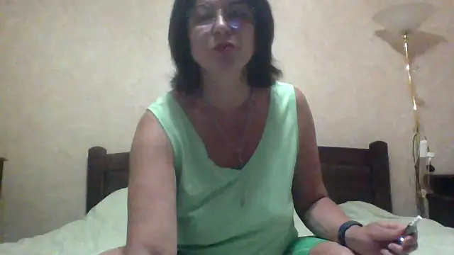 Snapshot of Fiona06 chatting on 06-03-26, 05:17 Fiona06 online show from 06-03-26, 05:17