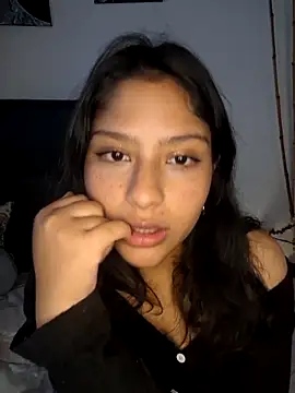 Snapshot of vaioletpoet chatting on 06-18-26, 05:40 vaioletpoet online show from 06-18-26, 05:40