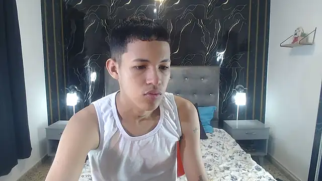 Snapshot of PhillipCox chatting on 05-25-26, 12:48 PhillipCox online show from 05-25-26, 12:48