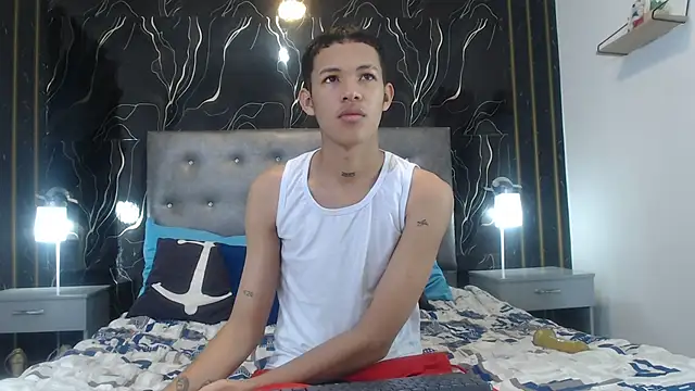 Snapshot of PhillipCox chatting on 05-29-26, 12:33 PhillipCox online show from 05-29-26, 12:33