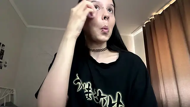 Snapshot of LouisePavlides chatting on 06-03-26, 01:01 LouisePavlides online show from 06-03-26, 01:01