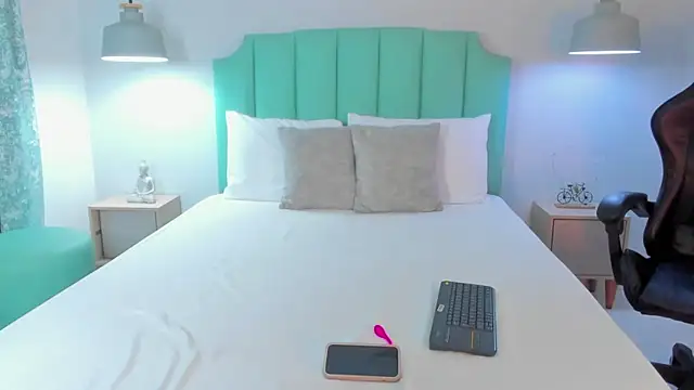 ashley winterss online show from 07-18-26, 01:20