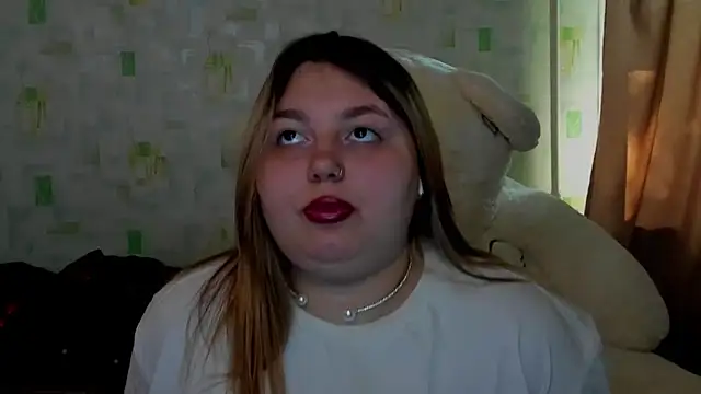 Snapshot of LillyHaigh chatting on 05-23-26, 06:01 LillyHaigh online show from 05-23-26, 06:01