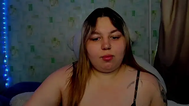 Snapshot of LillyHaigh chatting on 06-17-26, 12:04 LillyHaigh online show from 06-17-26, 12:04