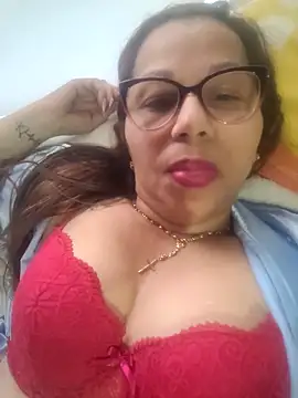 Snapshot of Ladymilf12 chatting on 05-06-26, 06:23 Ladymilf12 online show from 05-06-26, 06:23