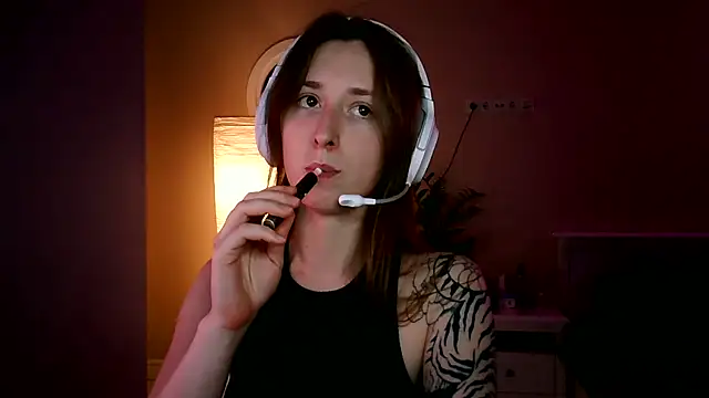 Snapshot of she_tora69 chatting on 06-11-26, 12:32 she tora69 online show from 06-11-26, 12:32