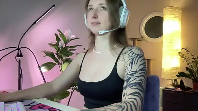 Snapshot of she_tora69 chatting on 07-12-26, 02:12 she tora69 online show from 07-12-26, 02:12