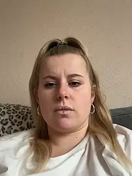 Snapshot of taylor-b chatting on 05-04-26, 12:41 taylor-b online show from 05-04-26, 12:41