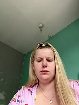 Snapshot of taylor-b chatting on 06-18-26, 01:38 taylor-b online show from 06-18-26, 01:38