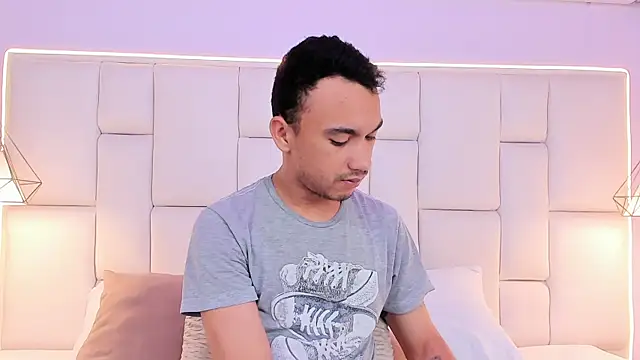 Snapshot of AndresSolorzano1 chatting on 05-02-26, 11:26 AndresSolorzano1 online show from 05-02-26, 11:26
