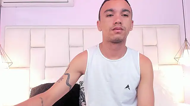 Snapshot of AndresSolorzano1 chatting on 06-05-26, 11:38 AndresSolorzano1 online show from 06-05-26, 11:38