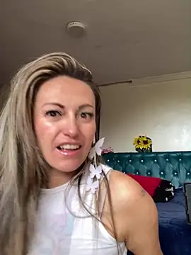 Snapshot of Angel_Nova_ chatting on 06-14-26, 08:32 Angel Nova online show from 06-14-26, 08:32