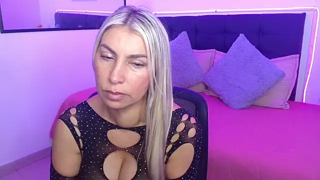 Snapshot of Meliissa_xxxx chatting on 06-09-26, 02:29 Meliissa xxxx online show from 06-09-26, 02:29