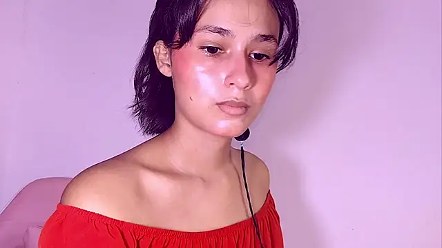 Snapshot of Baby_Elisee chatting on 07-13-26, 12:43 Baby Elisee online show from 07-13-26, 12:43