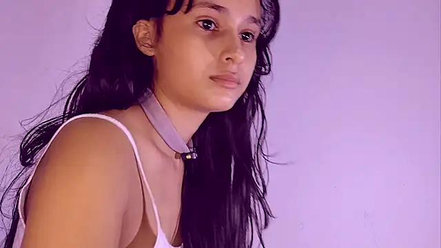 Snapshot of Baby_Elisee chatting on 07-11-26, 12:33 Baby Elisee online show from 07-11-26, 12:33