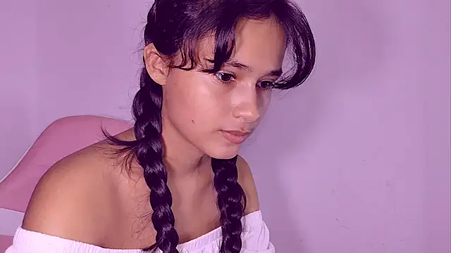Snapshot of Baby_Elisee chatting on 07-12-26, 03:18 Baby Elisee online show from 07-12-26, 03:18