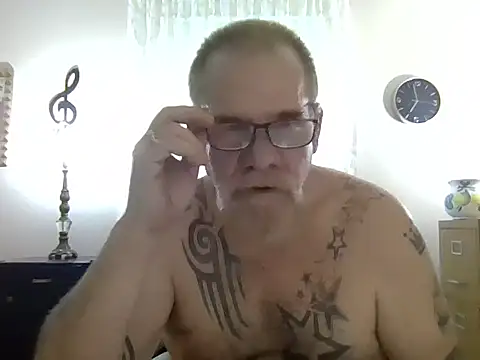 Snapshot of Caesar_Baxter chatting on 04-28-26, 10:58 Caesar Baxter online show from 04-28-26, 10:58