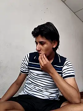 Snapshot of Ericef chatting on 05-01-26, 04:34 Ericef online show from 05-01-26, 04:34