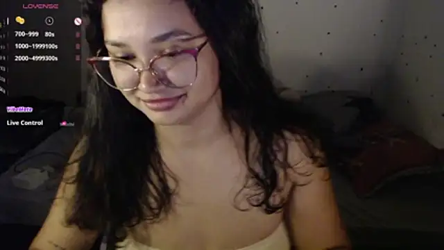 Snapshot of Lily____ chatting on 05-14-26, 10:07 Lily online show from 05-14-26, 10:07