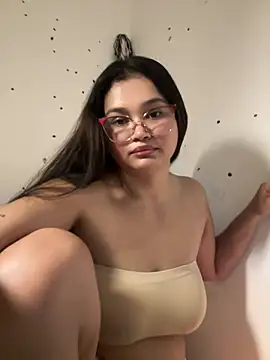 Lily     online show from 07-18-26, 11:24