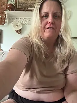 Snapshot of Bruiserboomer2 chatting on 05-24-26, 10:20 Bruiserboomer2 online show from 05-24-26, 10:20