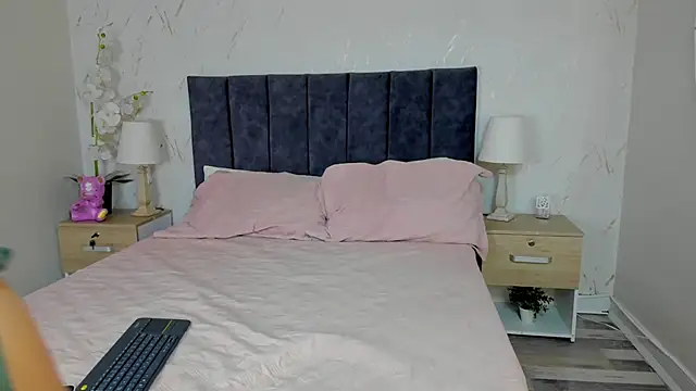Snapshot of ARIANNA_KYLEE chatting on 06-03-26, 04:55 ARIANNA KYLEE online show from 06-03-26, 04:55
