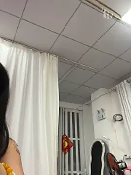 Snapshot of milkwine chatting on 06-10-26, 05:19 milkwine online show from 06-10-26, 05:19