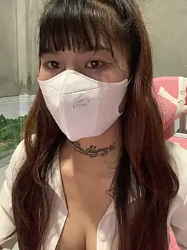 Snapshot of Lilyy18 chatting on 06-04-26, 03:28 Lilyy18 online show from 06-04-26, 03:28