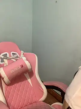 Snapshot of Lilyy18 chatting on 05-22-26, 02:15 Lilyy18 online show from 05-22-26, 02:15