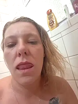 Snapshot of lickybaby26 chatting on 06-15-26, 08:19 lickybaby26 online show from 06-15-26, 08:19