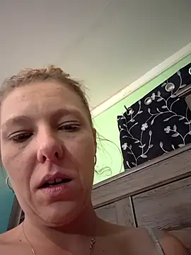 Snapshot of lickybaby26 chatting on 05-05-26, 05:10 lickybaby26 online show from 05-05-26, 05:10
