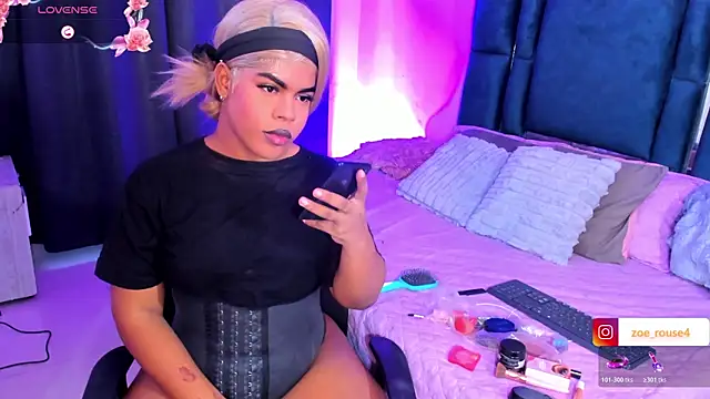 Snapshot of zoee_rose chatting on 06-17-26, 09:47 zoee rose online show from 06-17-26, 09:47