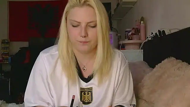 Snapshot of josi-420 chatting on 06-07-26, 01:38 josi-420 online show from 06-07-26, 01:38