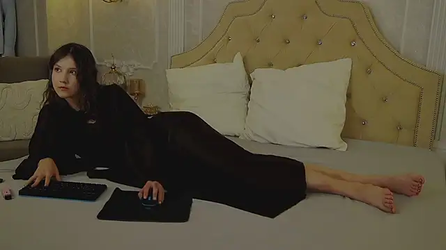 Snapshot of Aria_Alves chatting on 07-21-26, 03:35 Aria Alves online show from 07-21-26, 03:35