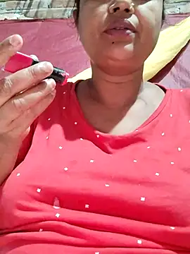 Snapshot of Gulapi_N chatting on 05-19-26, 12:04 Gulapi N online show from 05-19-26, 12:04