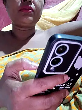 Snapshot of Gulapi_N chatting on 05-23-26, 05:01 Gulapi N online show from 05-23-26, 05:01