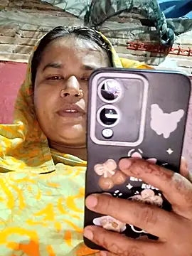 Snapshot of Gulapi_N chatting on 06-04-26, 04:11 Gulapi N online show from 06-04-26, 04:11