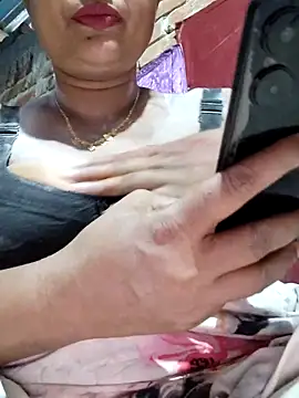 Snapshot of Gulapi_N chatting on 06-18-26, 11:48 Gulapi N online show from 06-18-26, 11:48