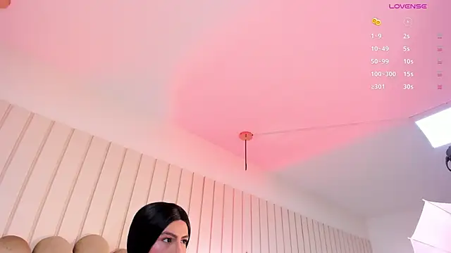 Snapshot of nicki-west chatting on 05-28-26, 07:31 nicki-west online show from 05-28-26, 07:31