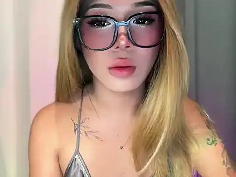 Snapshot of mollyfucker chatting on 05-19-26, 02:13 mollyfucker online show from 05-19-26, 02:13