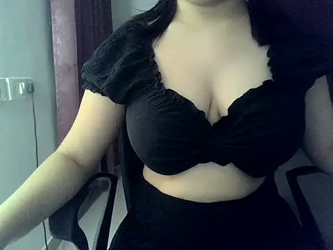 Snapshot of DreamyDesireX chatting on 06-19-26, 05:41 DreamyDesireX online show from 06-19-26, 05:41