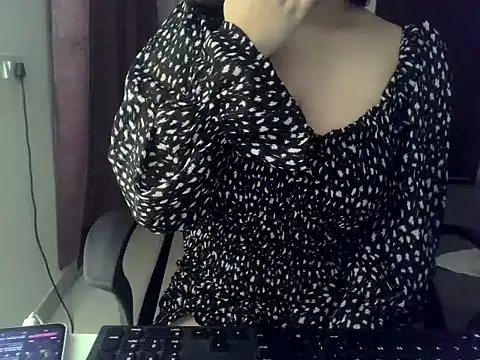 Snapshot of DreamyDesireX chatting on 06-17-26, 06:29 DreamyDesireX online show from 06-17-26, 06:29