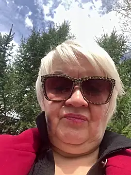 Laura Miillf online show from 04-30-26, 09:05