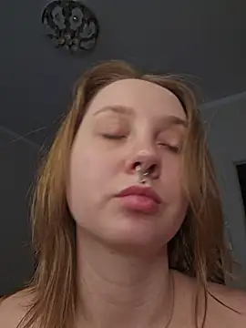 Snapshot of ooopsitscandy chatting on 06-16-26, 03:01 ooopsitscandy online show from 06-16-26, 03:01
